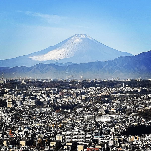 横浜・馬車道ホテルから富士山を望む