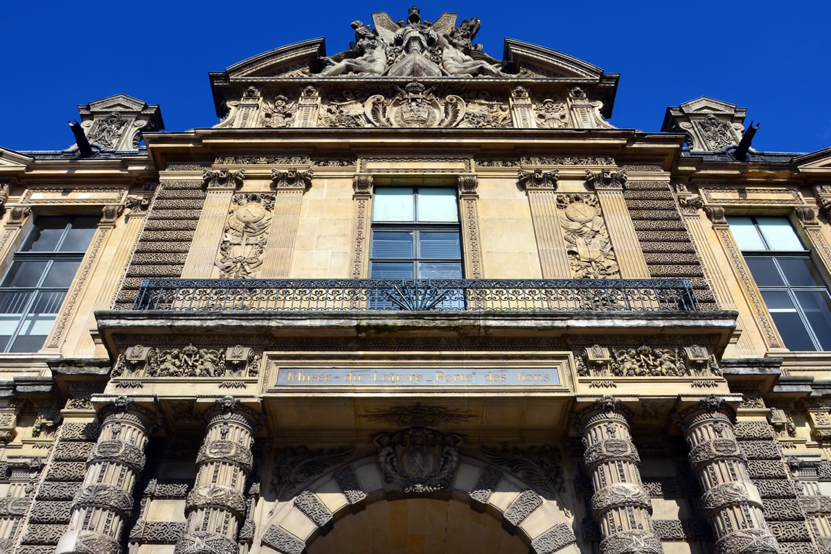 フランス観光で最も人気のあるルーブル美術館