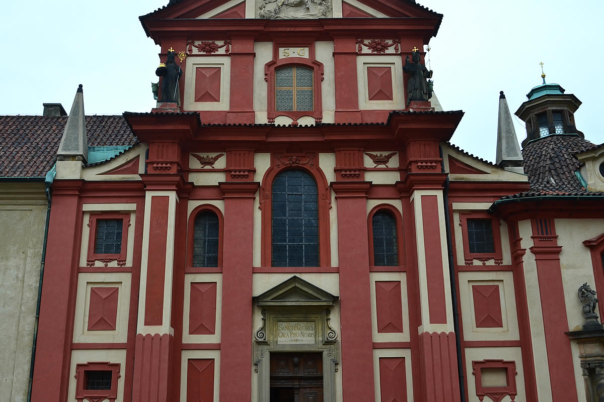 プラハ城聖イジー教会外観